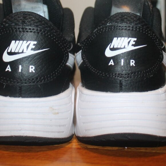 Nike Women's Black and White Athletic Shoes. - Picture 8 of 8
